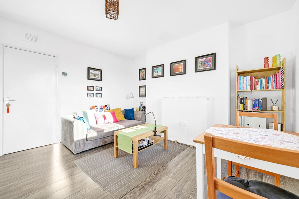 Property photo 3 of 11 Gallery