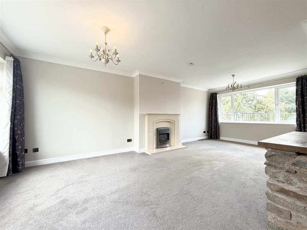 Property photo 3 of 17 Living Room