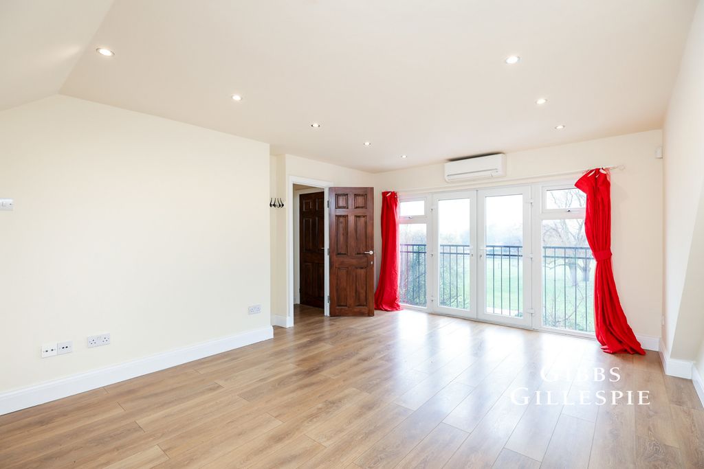 Property photo 2 of 11 Pbox-Img.Jpg