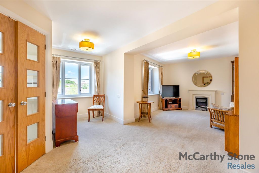 Property photo 2 of 19 8648425-Interior01.Jpg