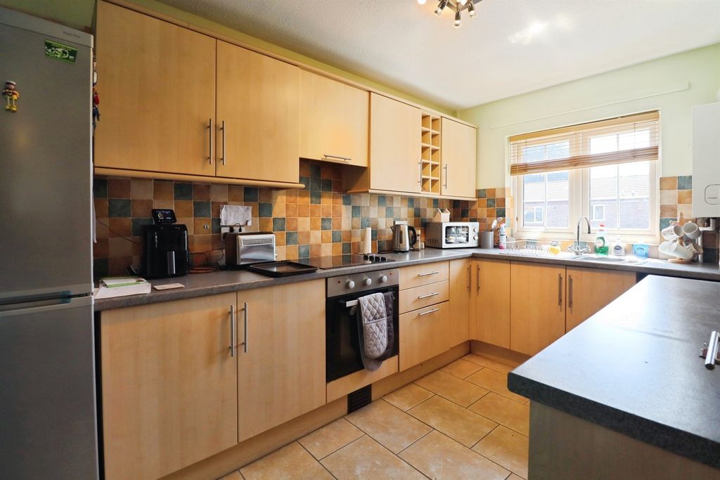 Property photo 2 of 12