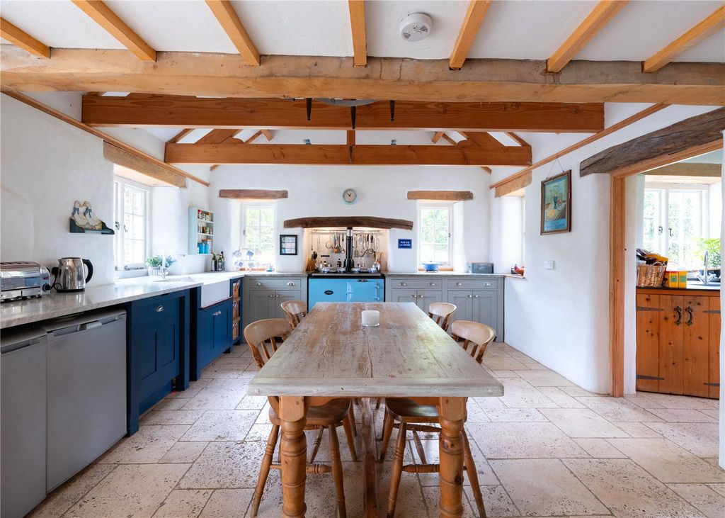 Property photo 3 of 18 Kitchen