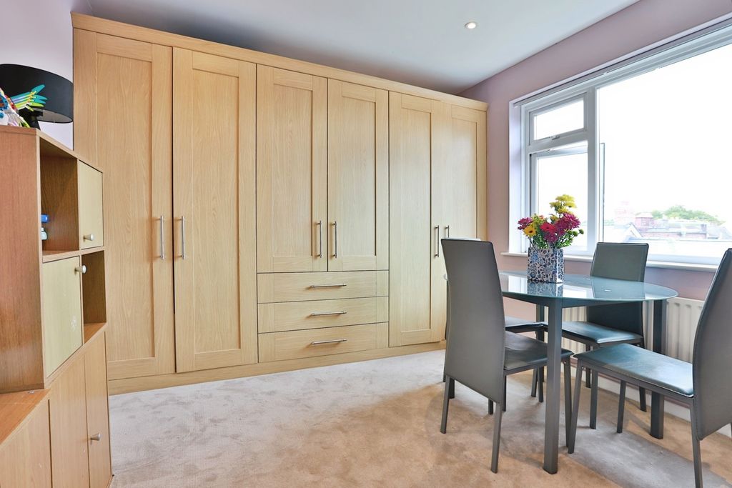 Property photo 3 of 13 Pbox-Img.Jpg