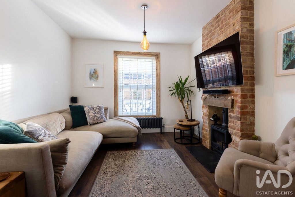 Property photo 2 of 26