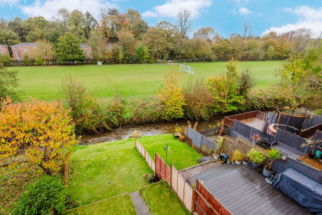 Property photo 2 of 24