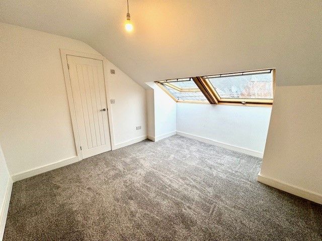 Property photo 3 of 7 Balcony