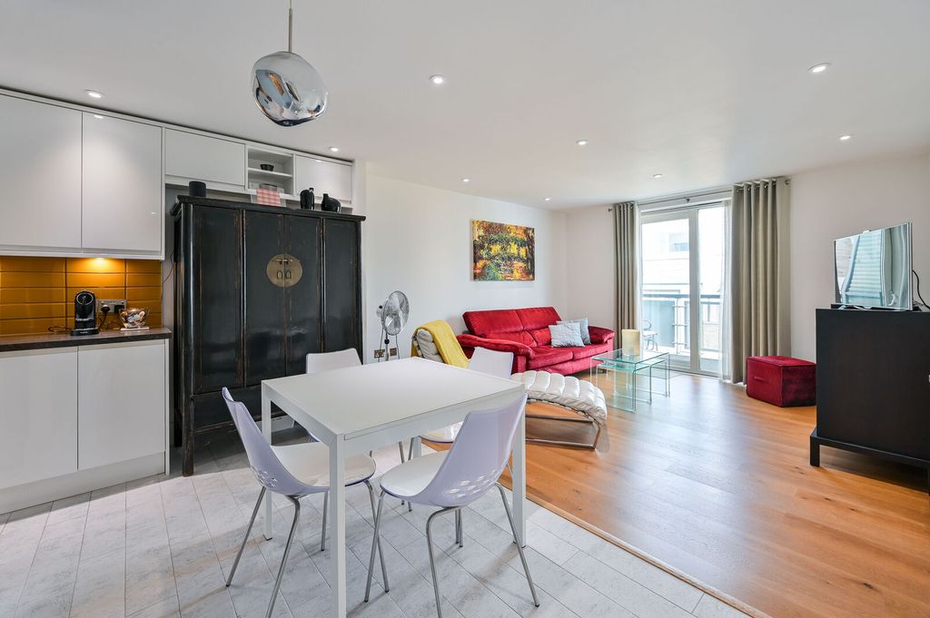 Property photo 1 of 18