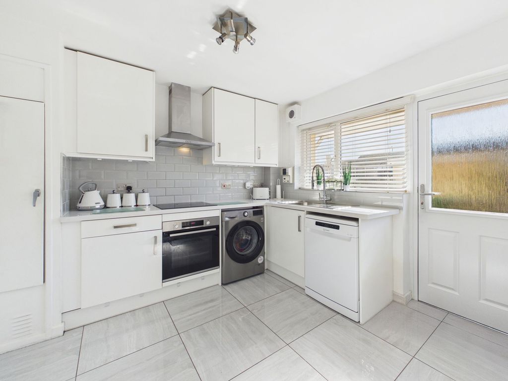 Property photo 3 of 14 Kitchen