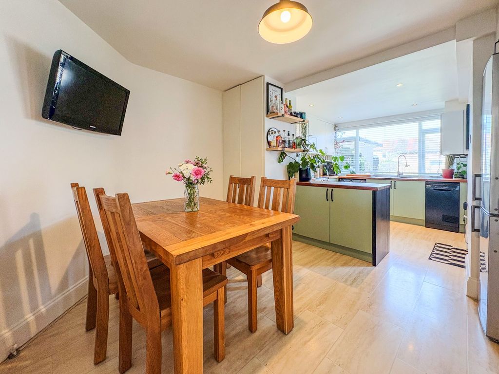 Property photo 3 of 27 5165826