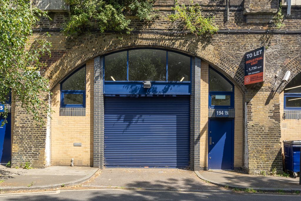 Property photo 1 of 4 The Front Of An Arch.