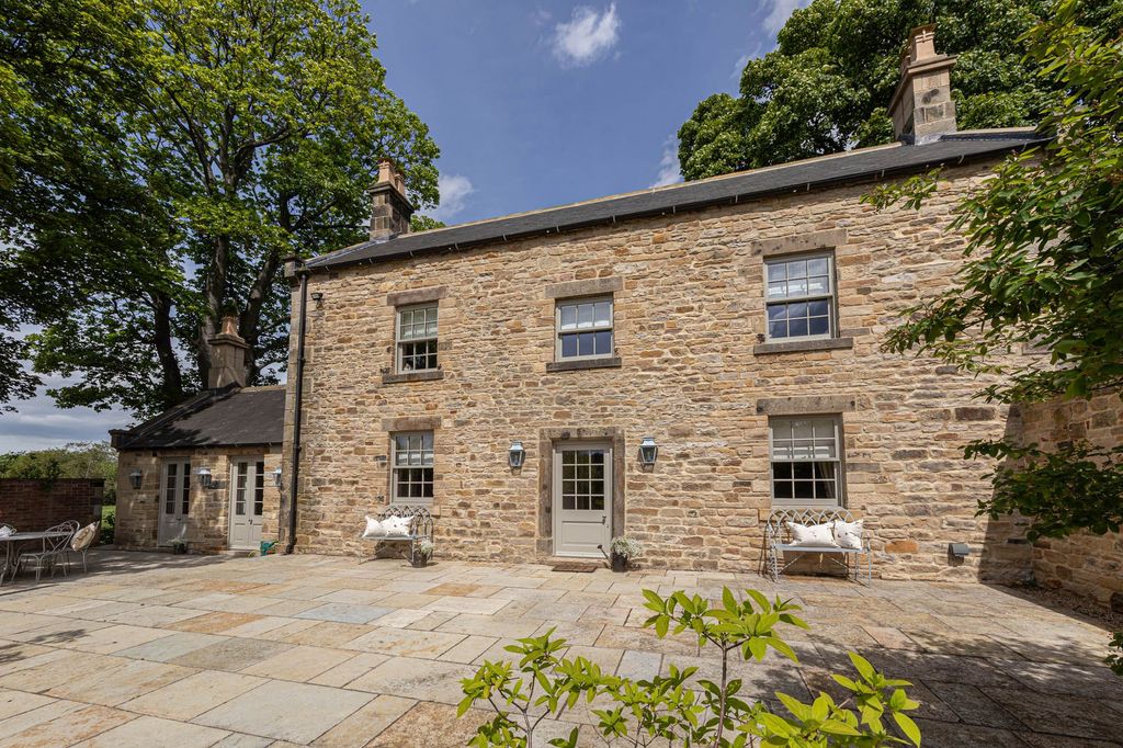 Property photo 2 of 34