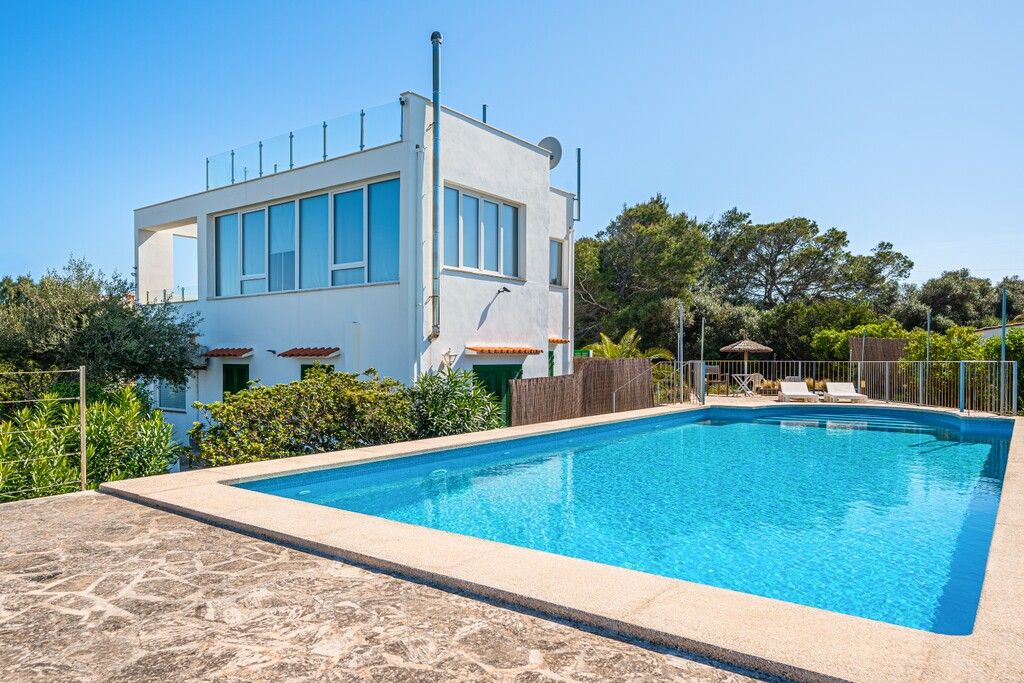 Property photo 1 of 20 Swimming Pool (1)