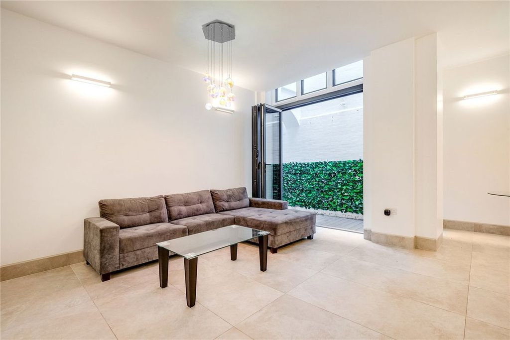 Property photo 2 of 5