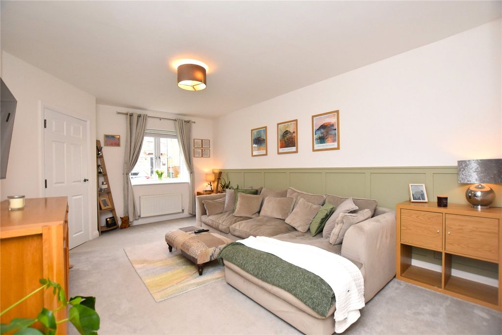 Property photo 2 of 27 Picture No. 03