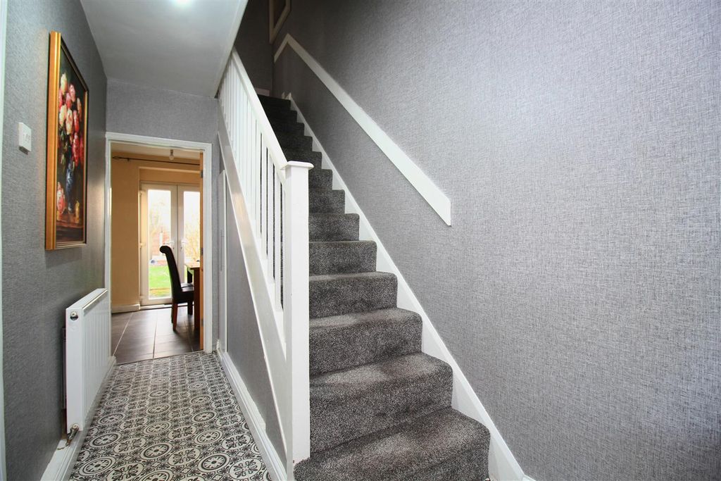 Property photo 2 of 16 Hallway .Jpg