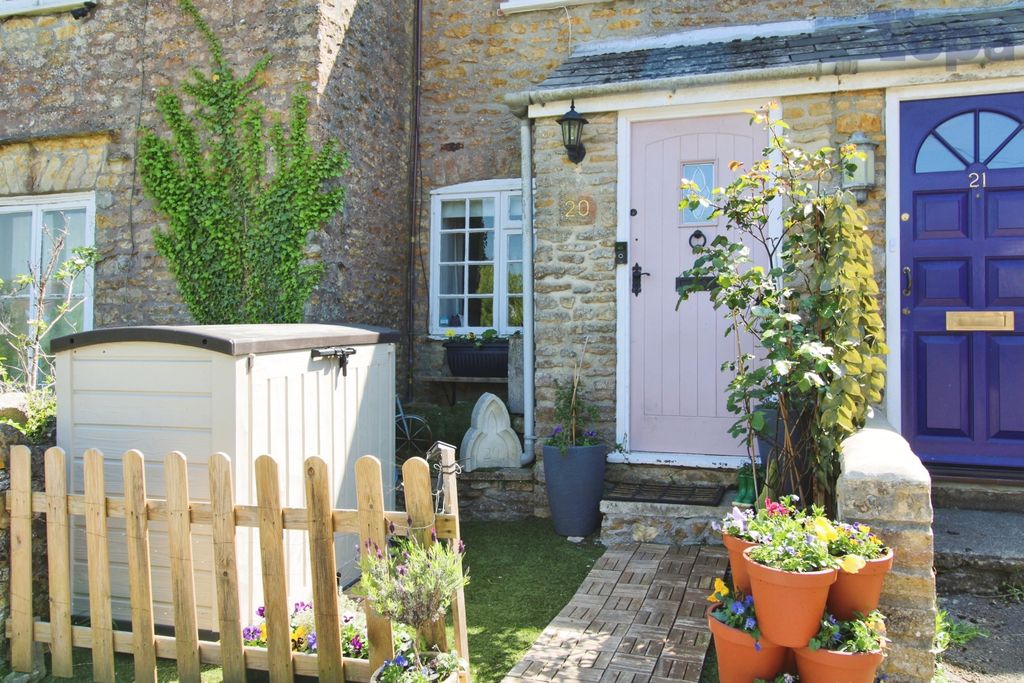 Property photo 2 of 19 Front Garden