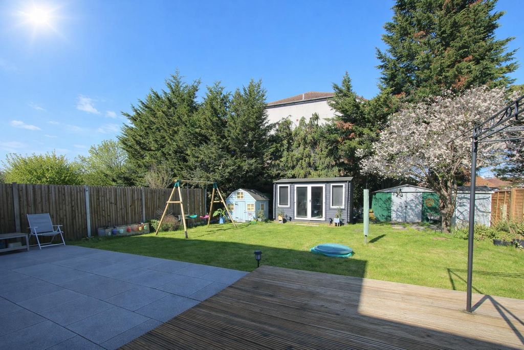 Property photo 2 of 16 Garden B.Jpg