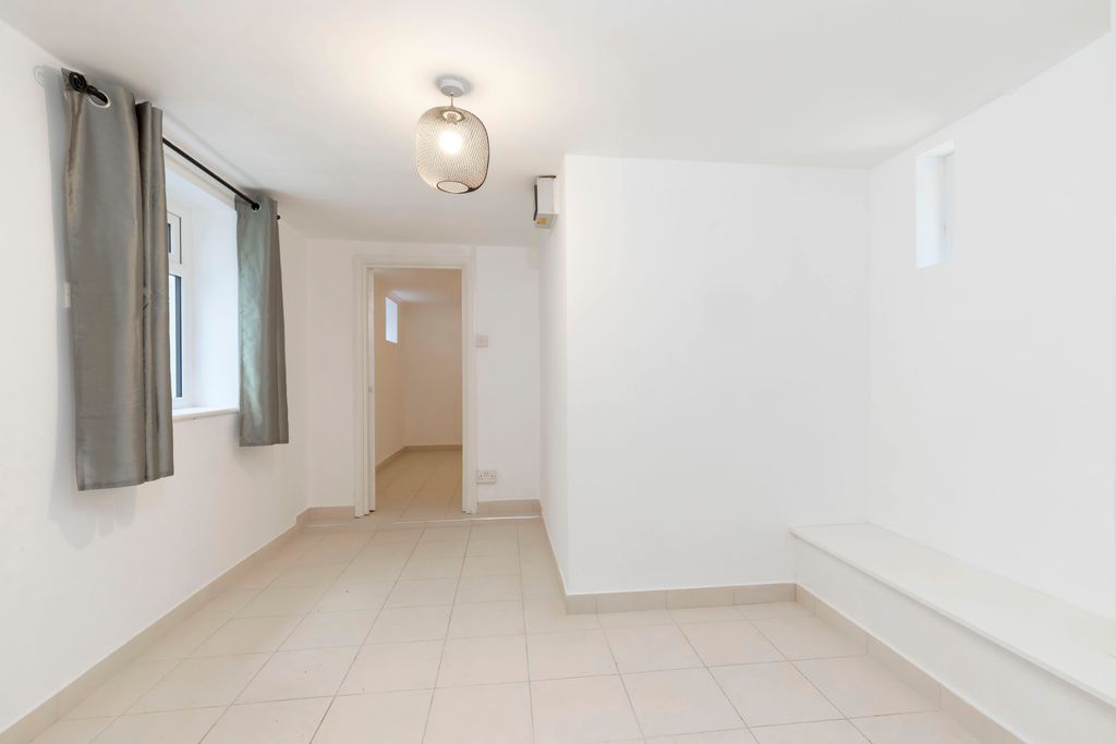 Property photo 2 of 8 Flat 2, Eaton House-05