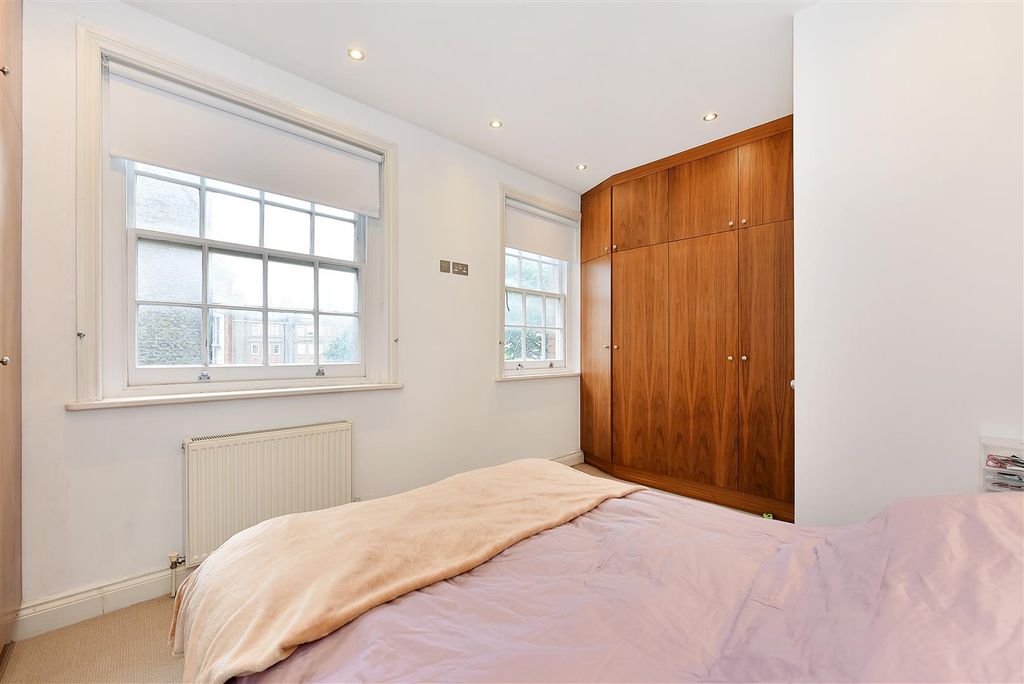 Property photo 3 of 9 Flat 2, 5 Dunraven Street (3).Jpg