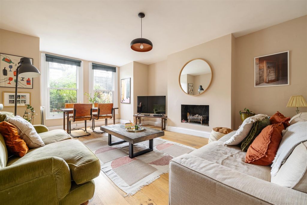 Property photo 2 of 20 Hermon Hill E11