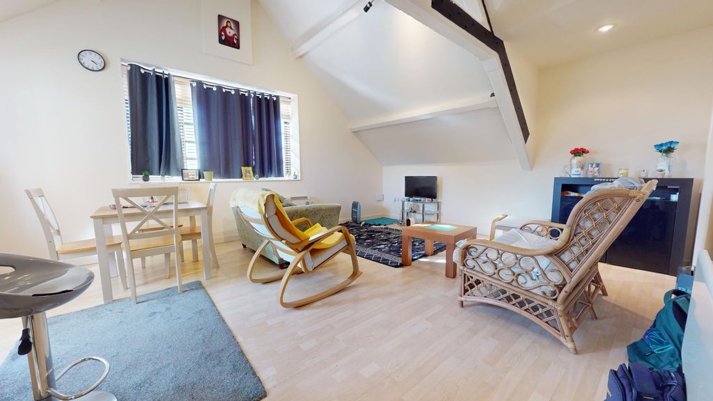 Property photo 2 of 11 4526054