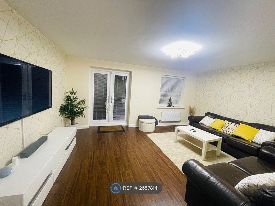 Property photo 1 of 11 Living Room