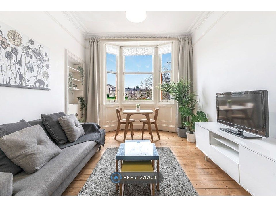 Property photo 2 of 35 Living Room