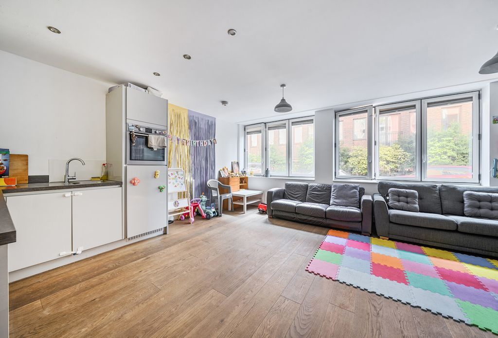 Property photo 1 of 12 1315827-1-68664Db...