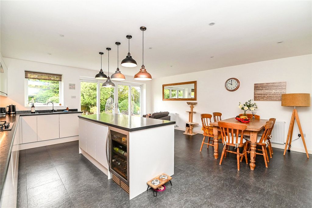 Property photo 2 of 21 Picture No. 03