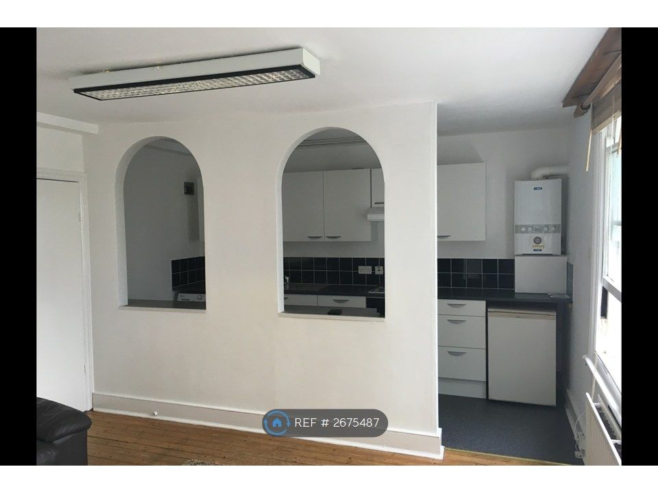 Property photo 2 of 11 Kitchen