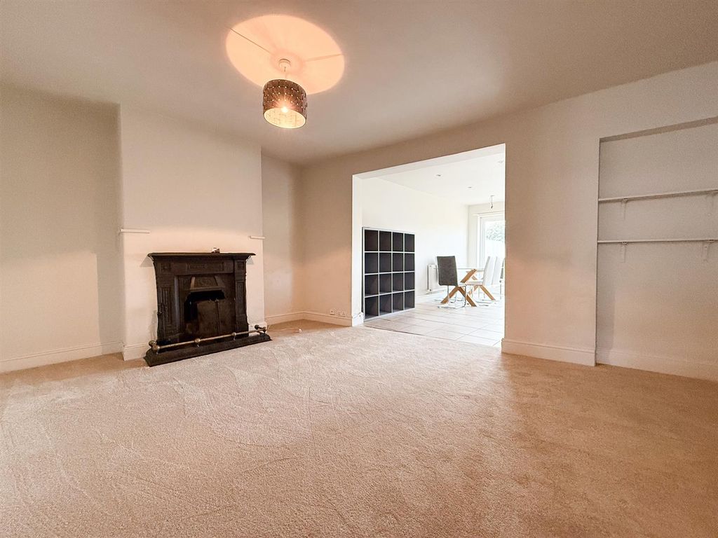 Property photo 3 of 11 Dining Room