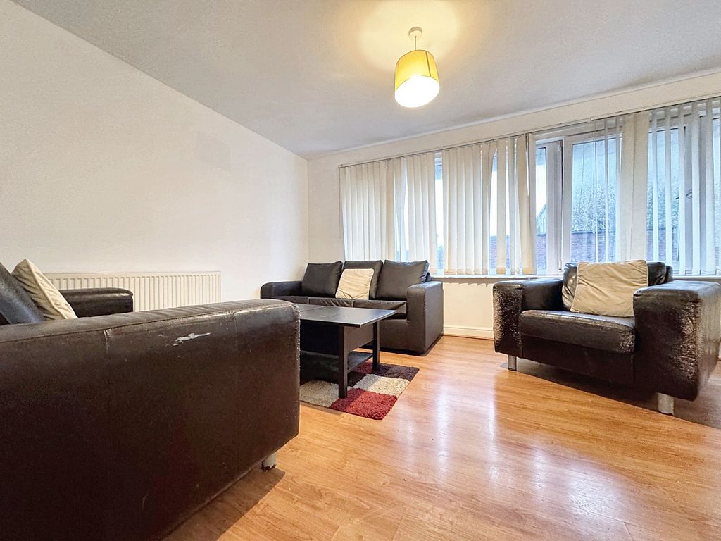 Property photo 2 of 10 Lounge