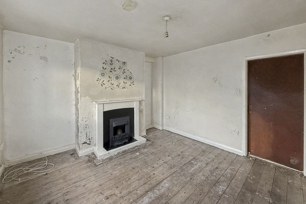 Property photo 2 of 16 10 Prescott Road, Carlisle, Cumbria, Ca2 6EE