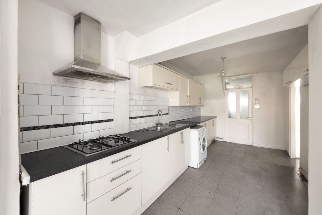 Property photo 2 of 16 Photo 11