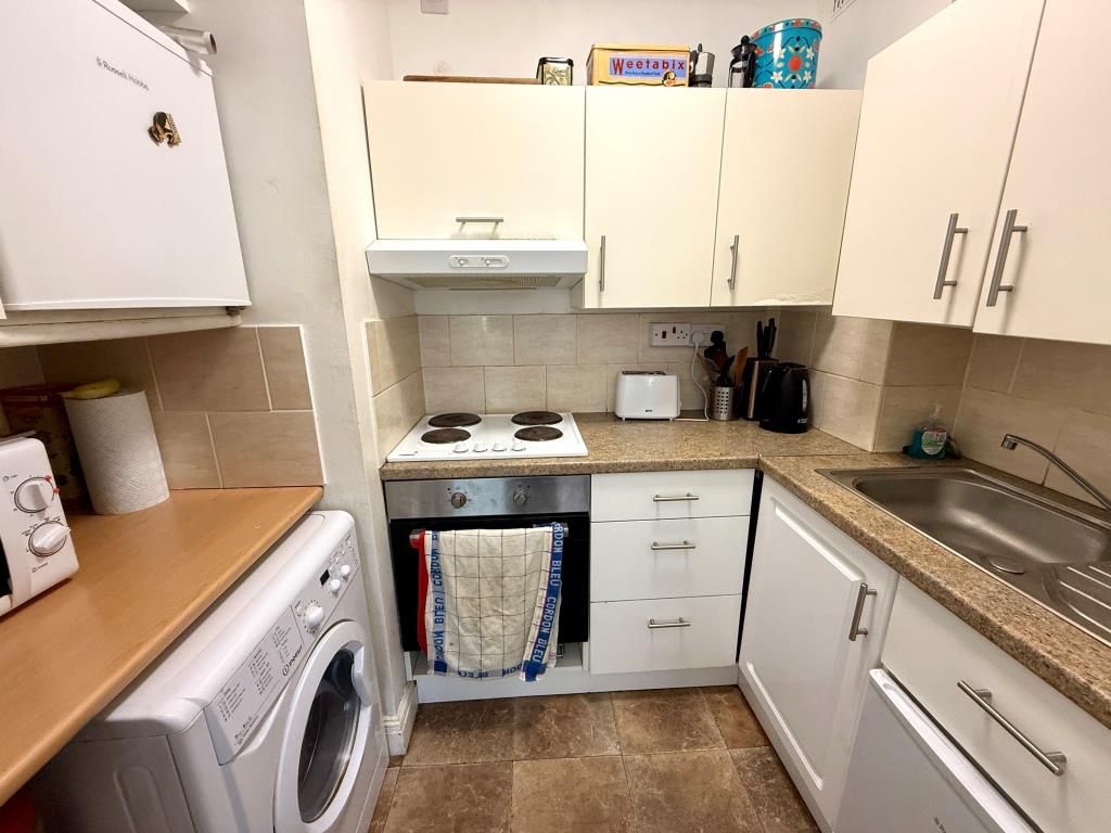 Property photo 3 of 7 Kitchen