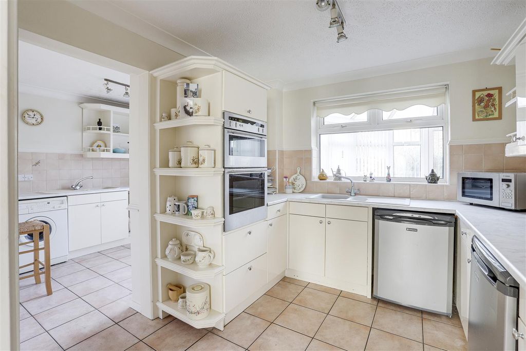 Property photo 3 of 24 32.Jpg