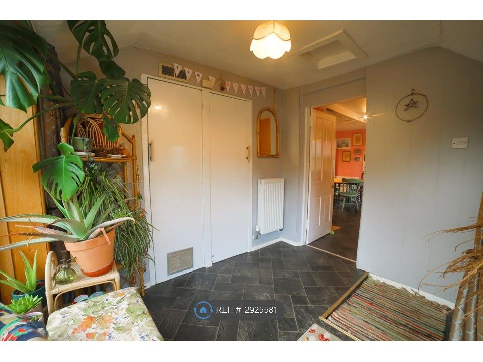 Property photo 3 of 18 Entryway