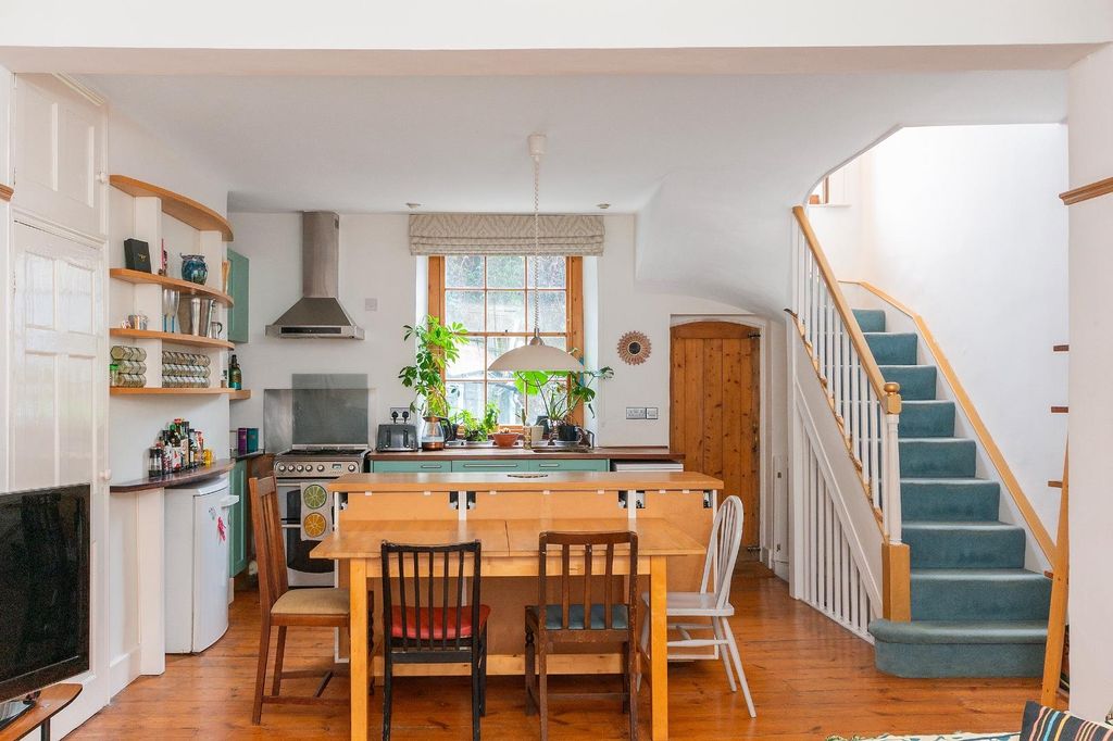 Property photo 1 of 24 2P1Smr - Reception E.Jpg