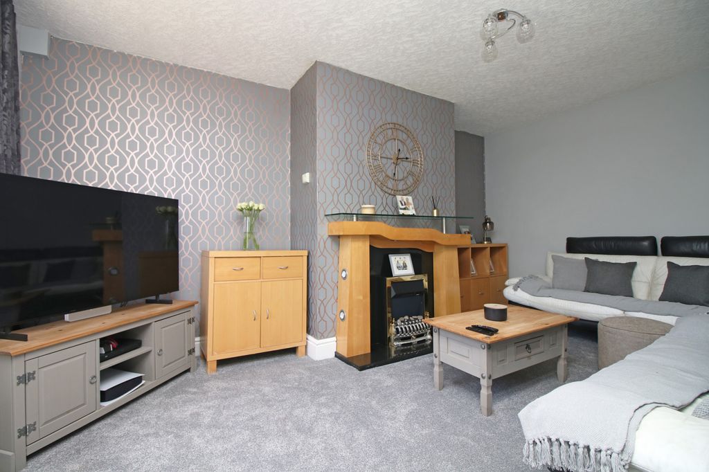 Property photo 3 of 25