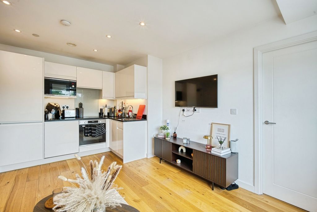 Property photo 3 of 10 Pbox-Img.Jpg