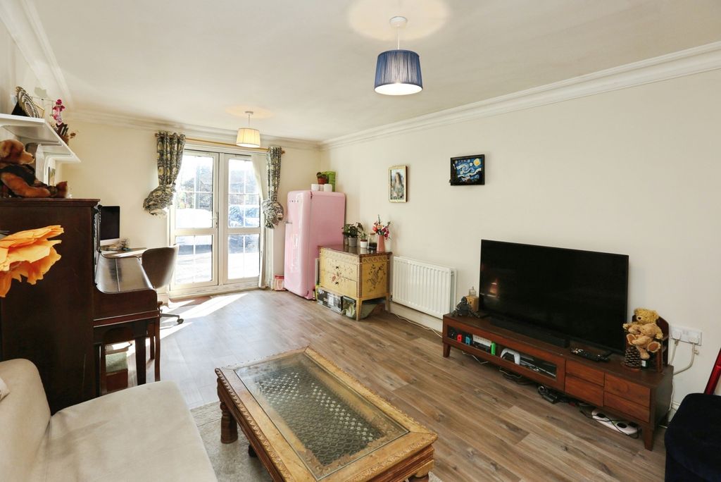 Property photo 3 of 11 Pbox-Img.Jpg