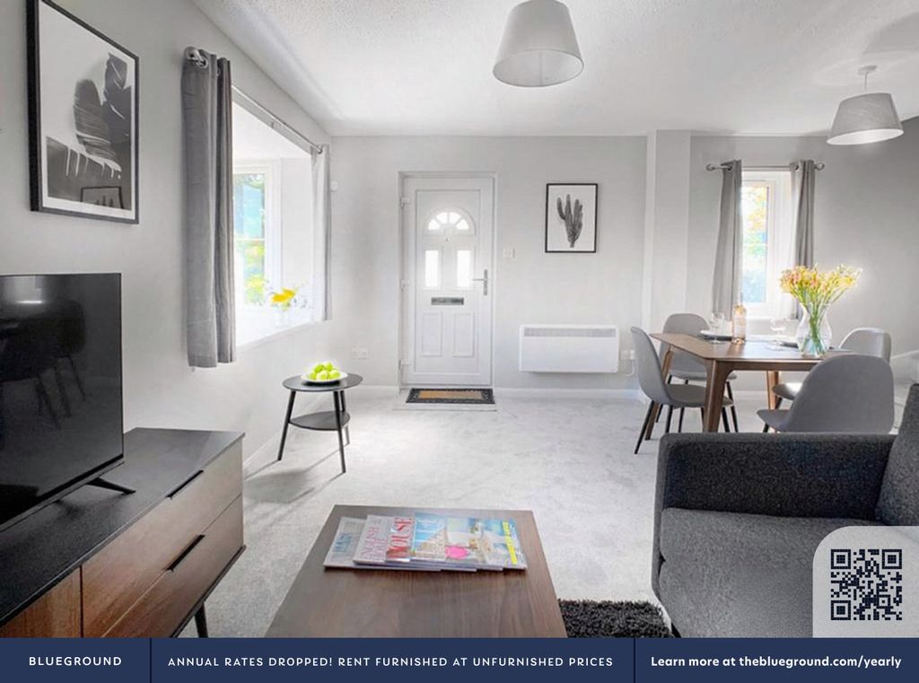 Property photo 3 of 14 Living Room