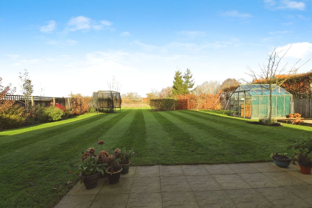 Property photo 2 of 35 Garden