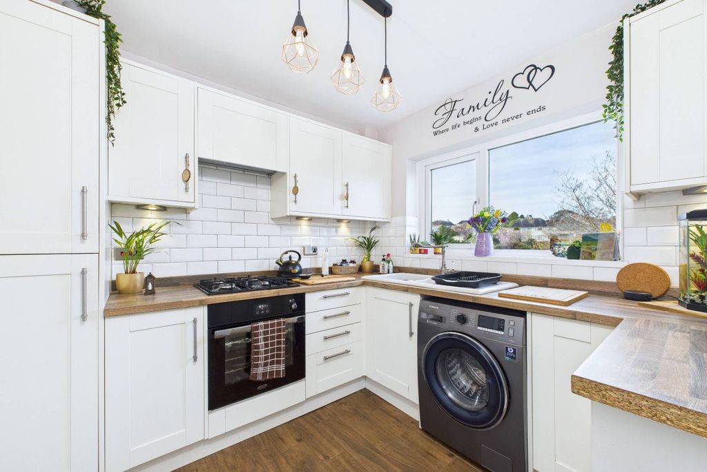 Property photo 2 of 26