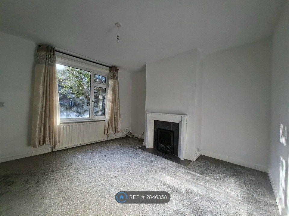 Property photo 2 of 11 Living Room