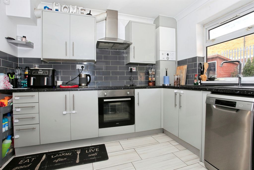 Property photo 2 of 17
