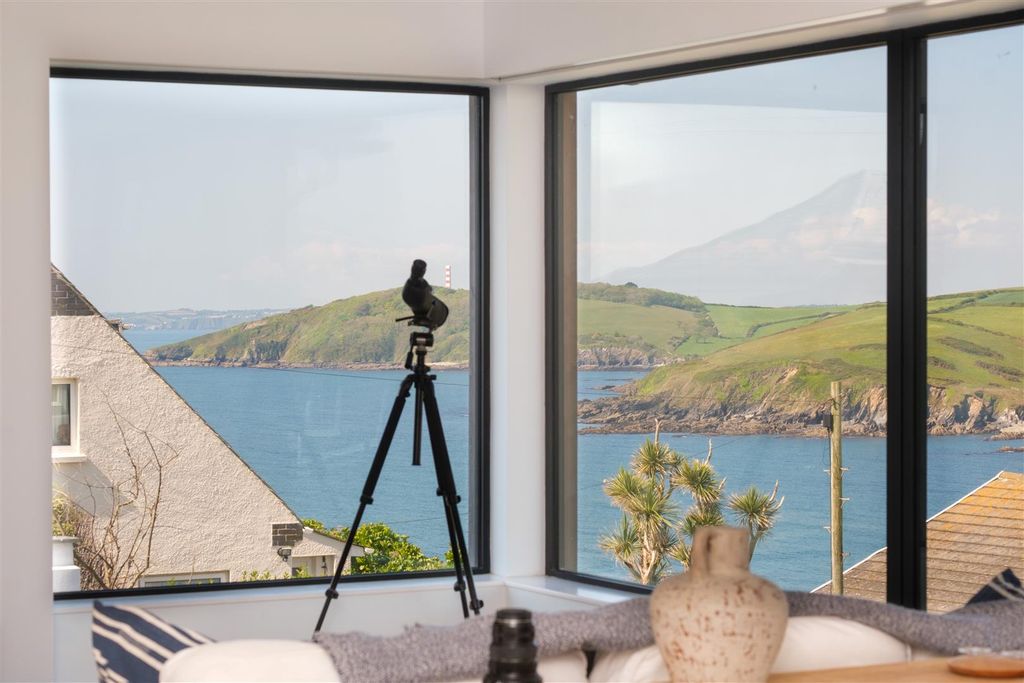Property photo 3 of 28 Parry Polruan Outside Sunny-6.Jpg