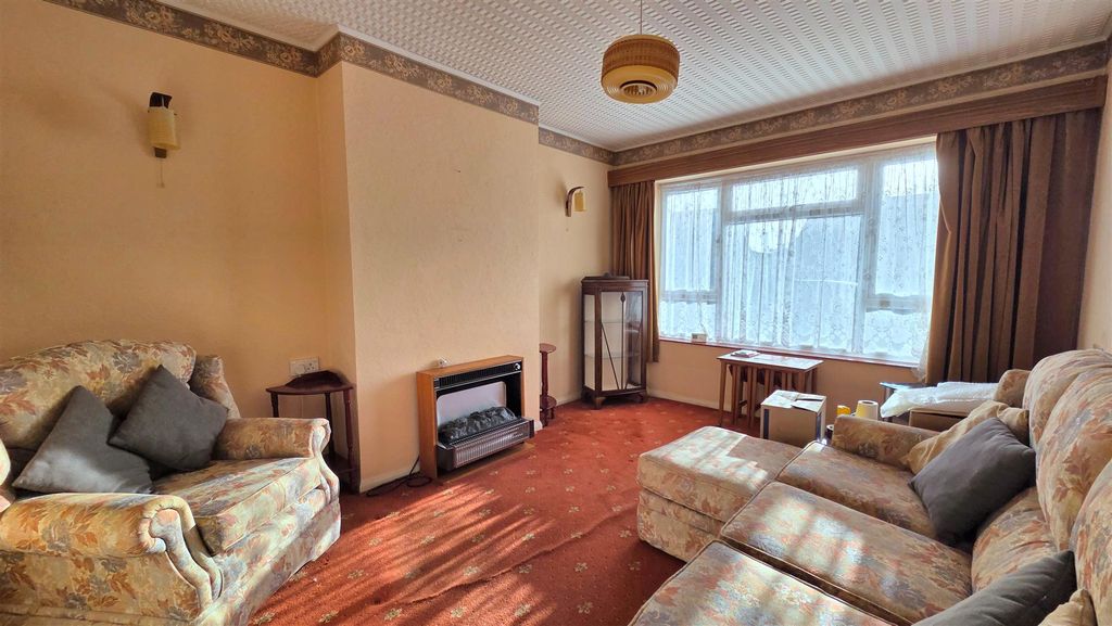 Property photo 2 of 10 Lounge