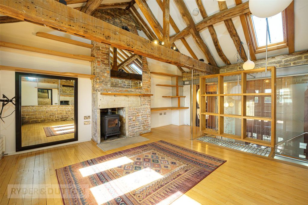 Property photo 3 of 27 Sitting Room