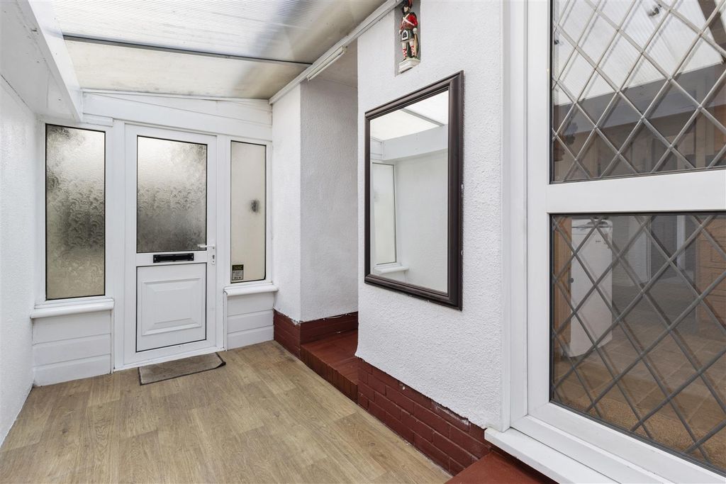 Property photo 3 of 31 Under Cover Side Porch #2.Jpg